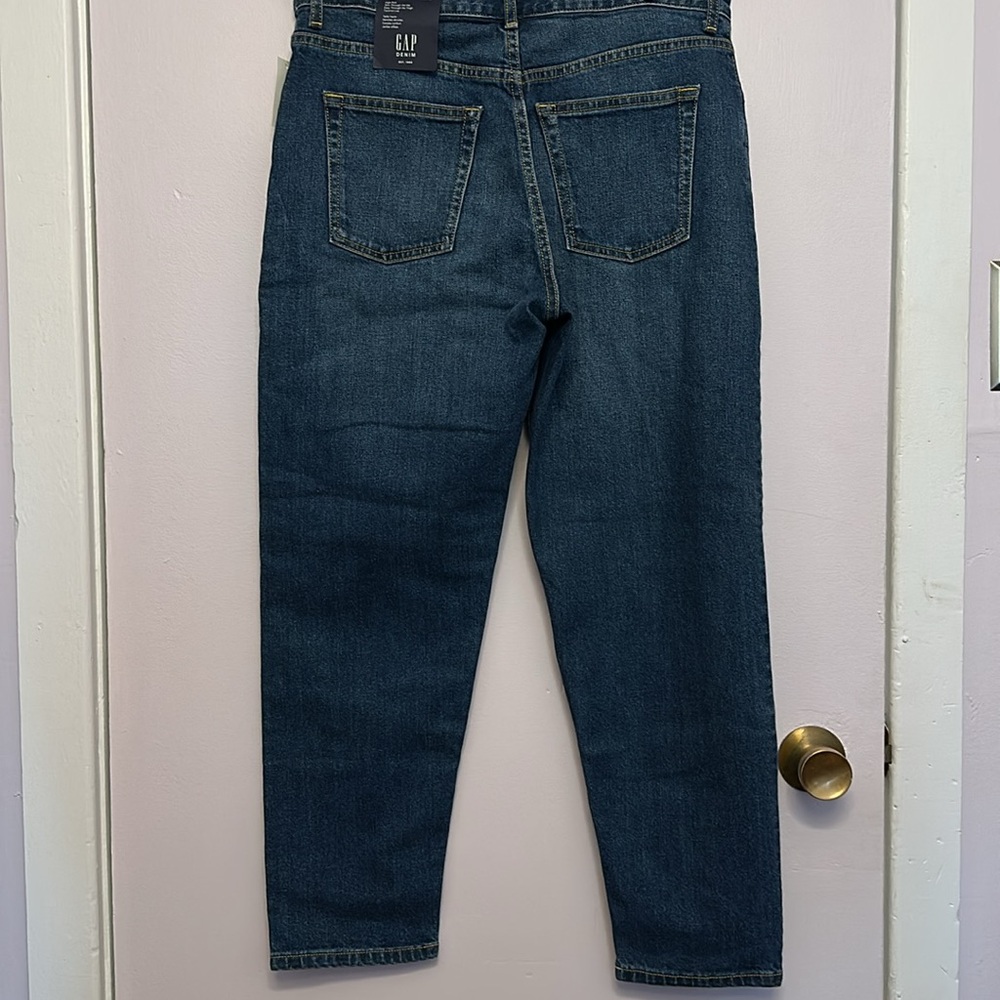 NWT GAP High Rise Mom Jean - Picture 3 of 4